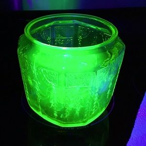 Uranium cookie , cracker, biscuit jar